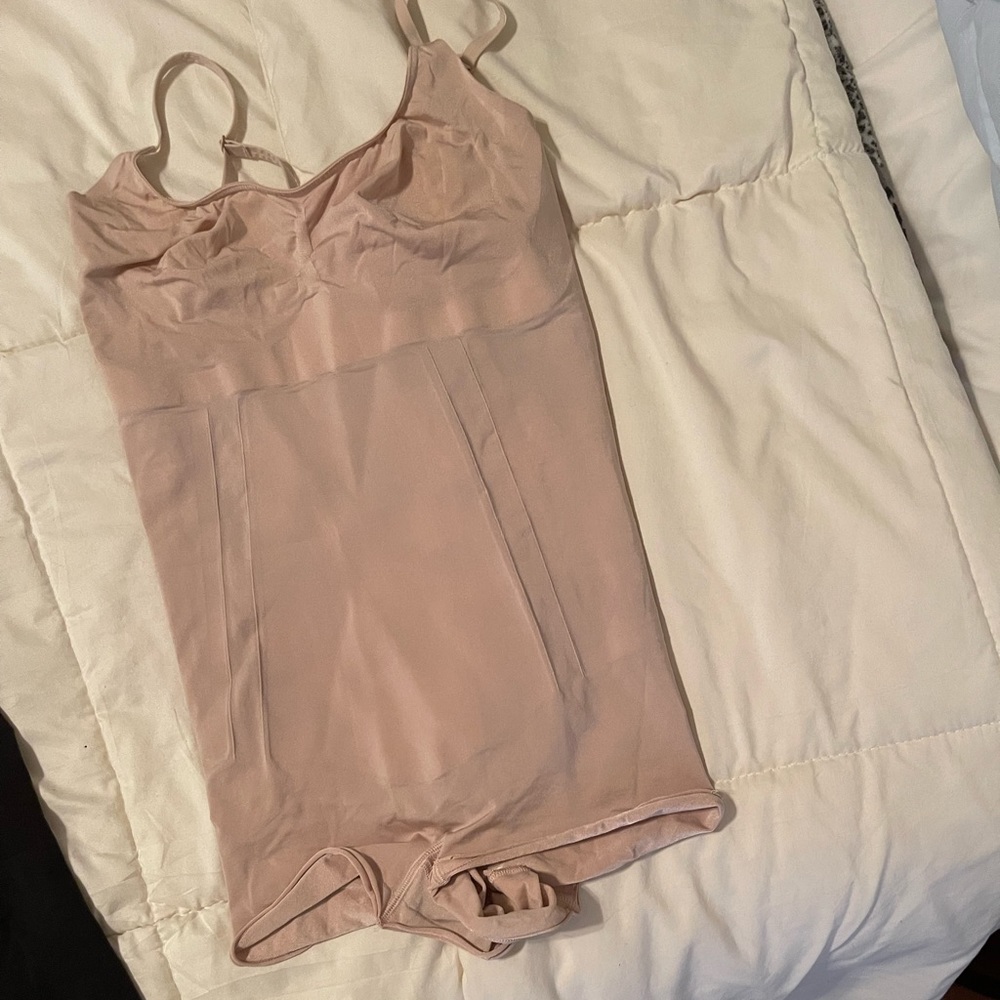 Spanx open gussett body shaper M